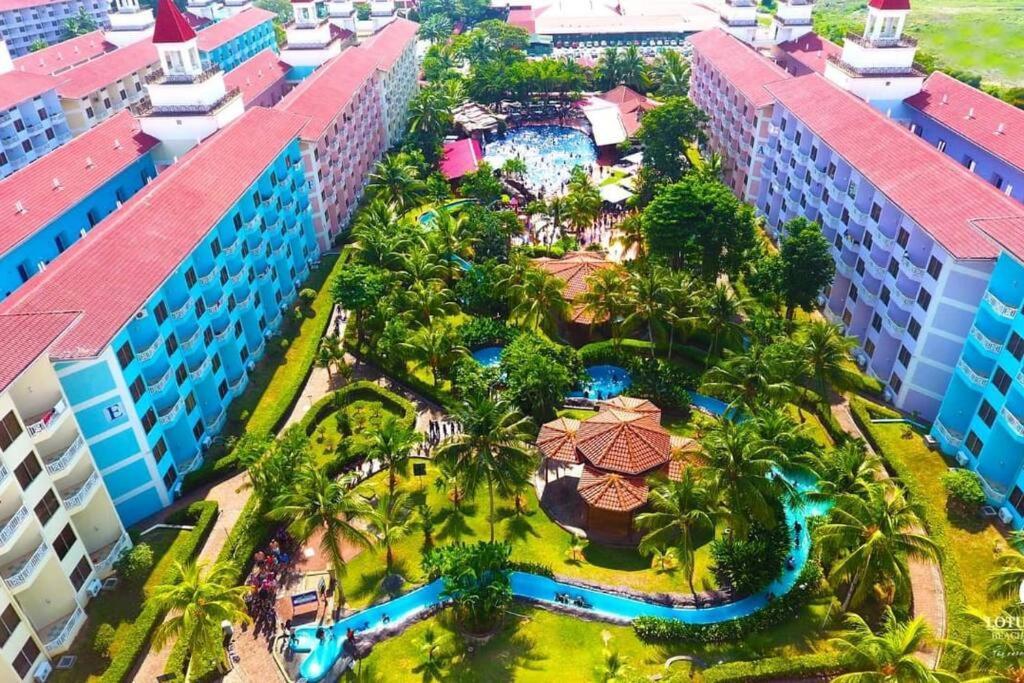Lotus Desaru Beach Resort, 2 Bdrms, W/Splash Park Bandar Penawar Zewnętrze zdjęcie